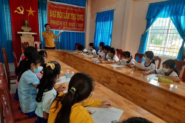 Đổi mới hình thức cung cấp ấn phẩm báo, tạp chí phù hợp điều kiện đặc thù vùng đồng bào DTTS miền núi, vùng đặc biệt khó khăn - Anh 4