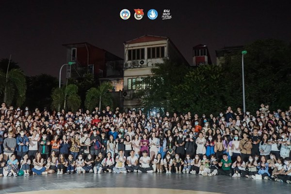 “EMO-LAND - Vùng đất cảm xúc”- Ngày hội của tuổi trẻ Đại học Kinh tế Quốc dân - Anh 3