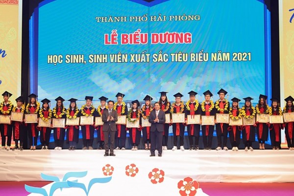 Hải Phòng biểu dương học sinh, sinh viên xuất sắc tiêu biểu năm 2022 - Anh 1