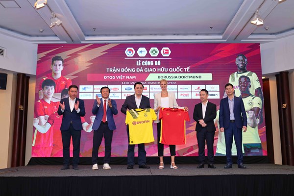 Tuyển Việt Nam sẽ đá với đội hình mạnh nhất của CLB Borussia Dortmund - Anh 1