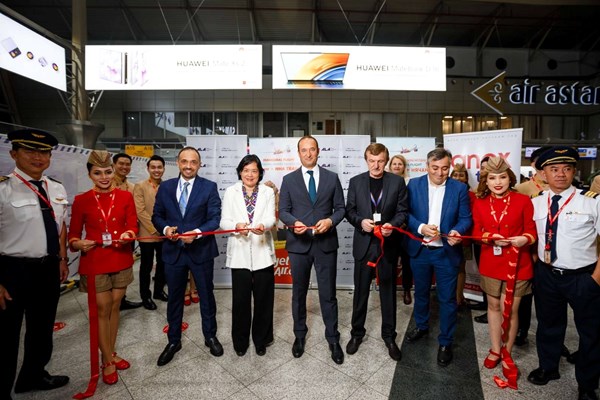 Những chuyến bay thẳng Vietjet đưa du khách Kazakhstan đến với Nha Trang thuận tiện, dễ dàng - Anh 1