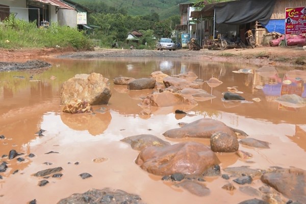 Kon Tum: Đường liên xã hư hỏng nghiêm trọng, người dân mỏi mòn chờ… đầu tư - Anh 1