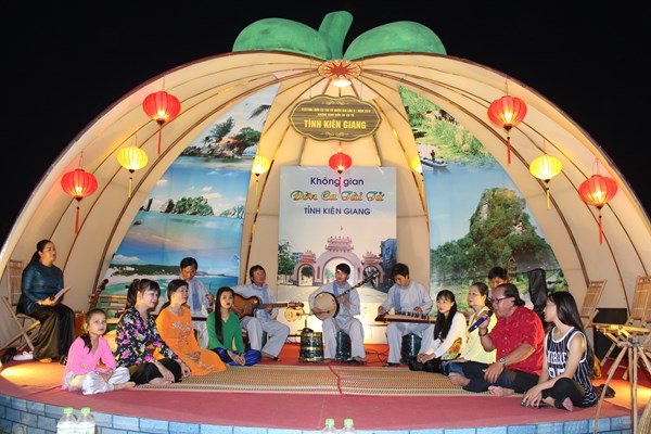 Kiên Giang có thêm 6 Nghệ nhân ưu tú Đờn ca tài tử được vinh danh - Anh 2