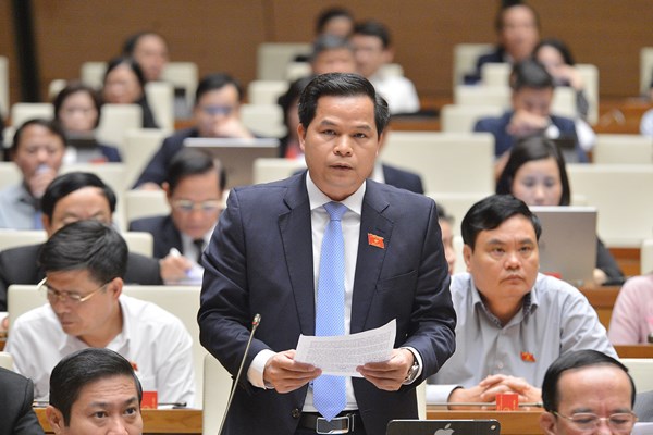 Tình hình kinh tế - văn hoá, xã hội có nhiều tín hiệu khả quan - Anh 2