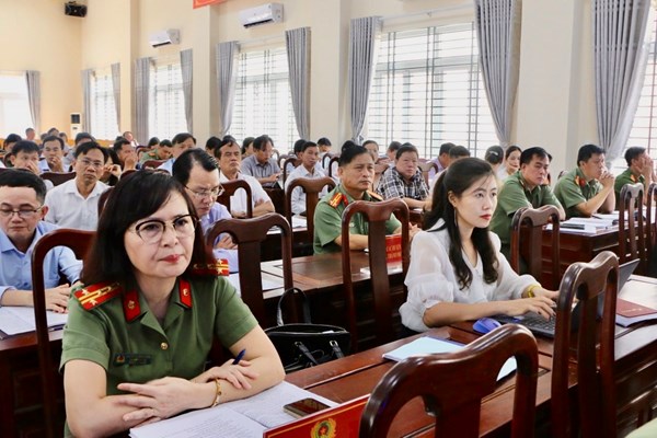 Bình Phước: Thực hiện tốt nhiệm vụ bảo đảm và thúc đẩy quyền con người trong tình hình mới - Anh 1