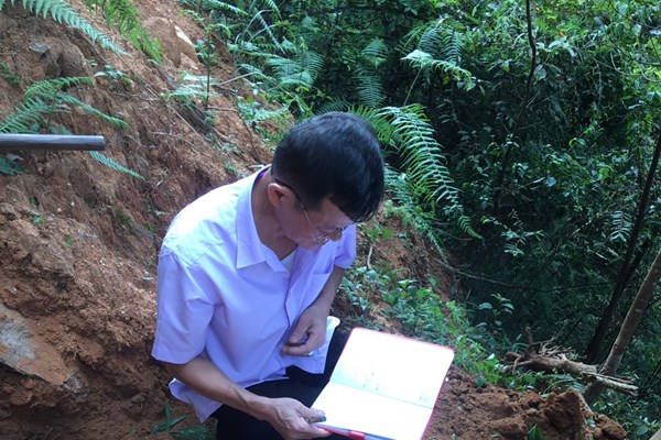 Phát hiện “siêu phẩm” ruộng bậc thang khắc trên đá ở Mù Cang Chải - Anh 2