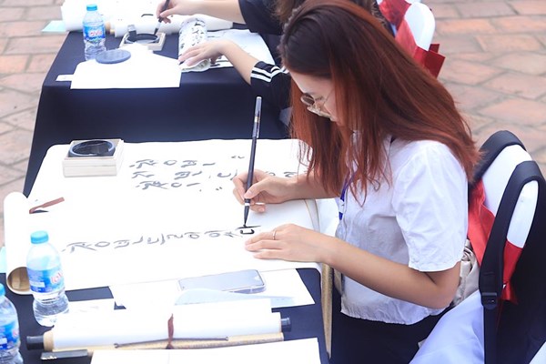 15 tác phẩm đoạt giải cuộc thi viết Danh ngôn của Chủ tịch Hồ Chí Minh trên thư pháp Hàn Quốc - Anh 2