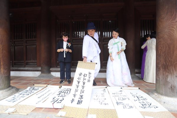 15 tác phẩm đoạt giải cuộc thi viết Danh ngôn của Chủ tịch Hồ Chí Minh trên thư pháp Hàn Quốc - Anh 4