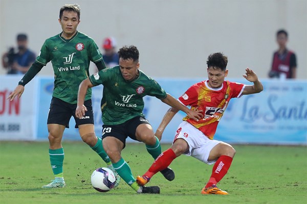 Sau vòng 22 V.League 2022: “Nóng” ở hai đầu bảng xếp hạng - Anh 1