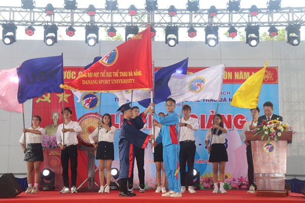 Trường Đại học TDTT Đà Nẵng đón gần 300 tân sinh viên trong  năm học mới - Anh 3