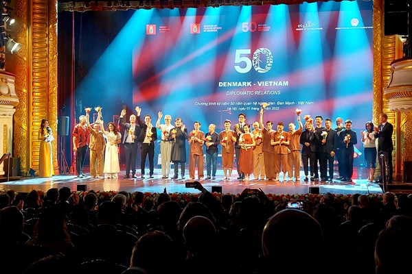 Kể câu chuyện tình bạn keo sơn của Việt Nam và Đan Mạch bằng âm nhạc - Anh 9