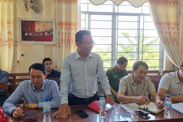 Quảng Ngãi: Kiểm tra, làm rõ việc xuất hiện bụi “lạ” kèm mùi khét phát tán ở khu dân cư - Anh 4