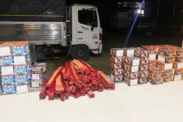 Bắt quả tang vụ vận chuyển 150kg pháo nổ liên tỉnh - Anh 1