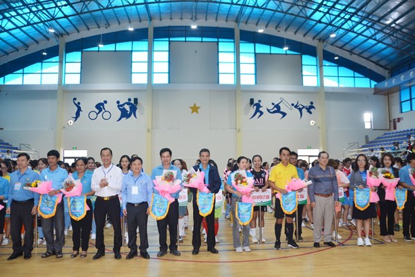 Khai mạc Giải bóng nữ CNVCLĐ tỉnh Quảng Ngãi lần thứ I năm 2022 - Anh 1
