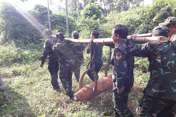 Hủy nổ thành công 5 quả bom - Anh 1