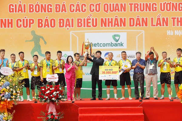 Bế mạc Giải bóng đá các cơ quan Trung ương mở rộng tranh Cúp Báo Đại biểu Nhân dân lần thứ 23 - Anh 2