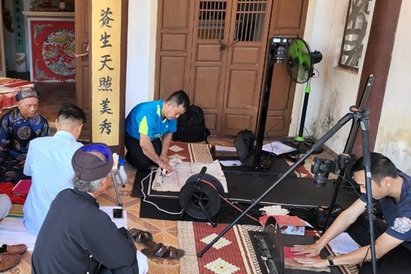 Đẩy mạnh số hóa tài liệu Hán - Nôm để lưu giữ “báu vật” của cộng đồng - Anh 2