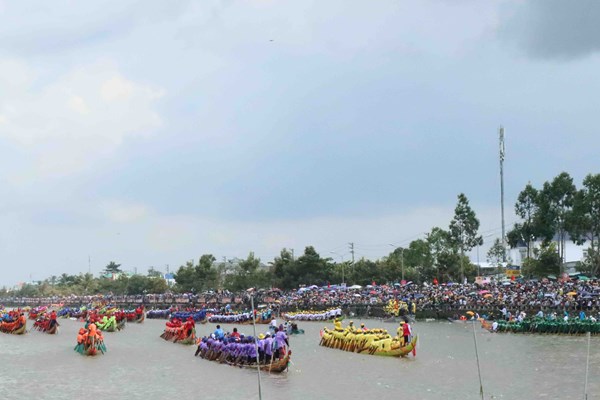 Sôi động Giải đua ghe Ngo Sóc Trăng lần thứ V năm 2022 - Anh 3