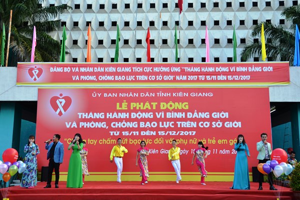 Kiên Giang triển khai Tháng hành động vì bình đẳng giới, phòng chống bạo lực trên cơ sở giới - Anh 1