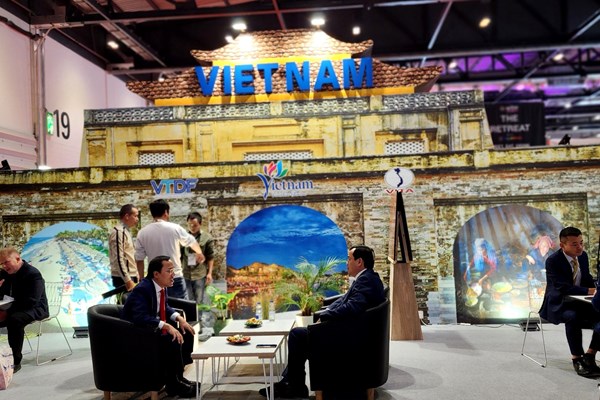 Giới thiệu về một đất nước Việt Nam an toàn, tươi đẹp, thân thiện và mến khách - Anh 5