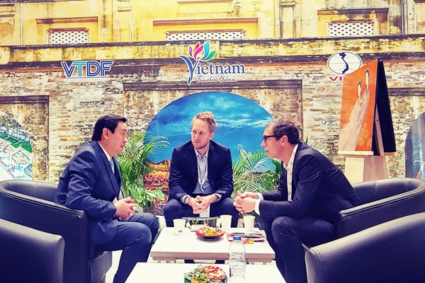 Việt Nam sẵn sàng chào đón du khách khắp thế giới - Anh 9