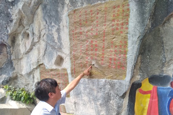 Nhiều tấm bia, hình tượng người cổ của di tích quốc gia chùa Quan Thánh (Thanh Hóa) bị sơn lòe loẹt: “Đây là sự việc nghiêm trọng và hết sức đáng tiếc”! - Anh 4