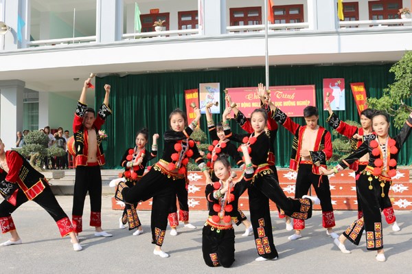 Giảng dạy văn hóa DTTS trong nhà trường: Có hiểu thì mới yêu - Anh 1