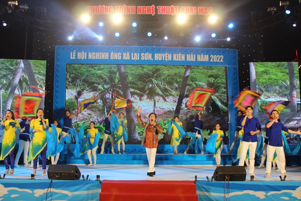 Rực rỡ sắc màu văn hóa biển đảo tại lễ hội Nghinh Ông - Anh 1