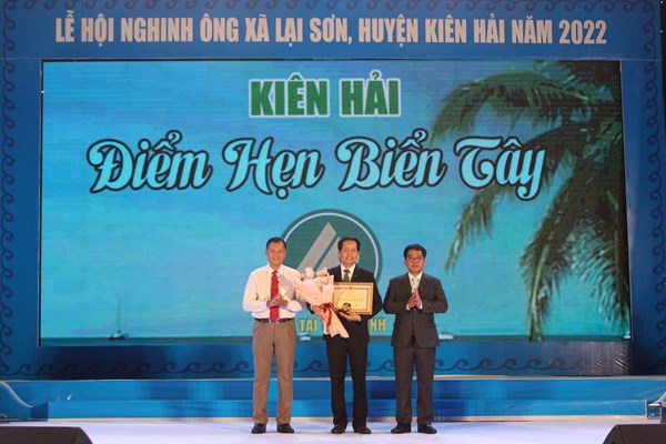 Rực rỡ sắc màu văn hóa biển đảo tại lễ hội Nghinh Ông - Anh 2