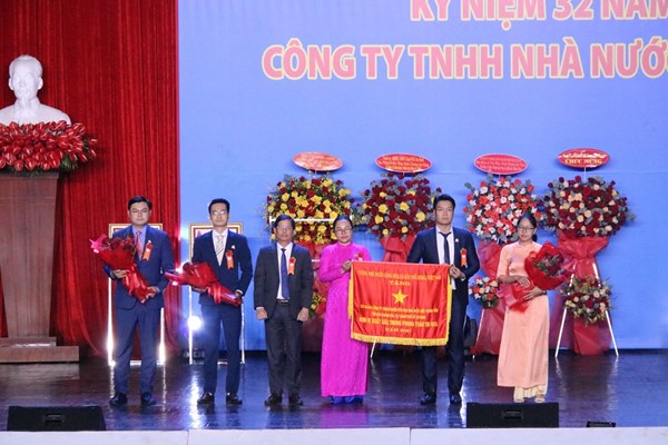 Công ty Yến sào Khánh Hòa đón nhận Huân chương Lao động Nhất - Anh 3