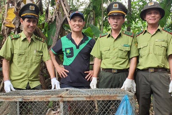 Người dân chủ động bàn giao động vật hoang dã để thả về tự nhiên - Anh 1
