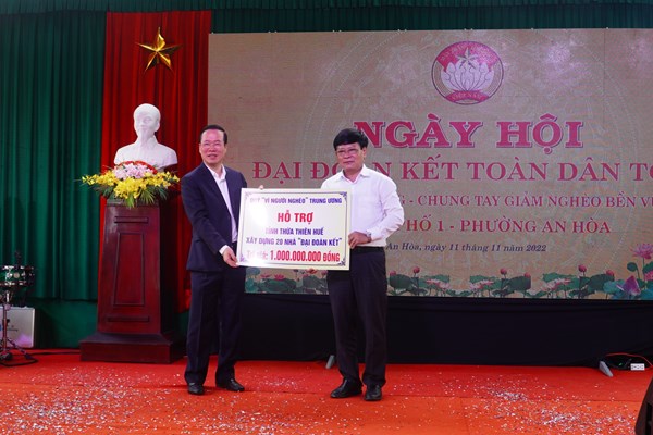 Thường trực Ban Bí thư dự Ngày hội Đại đoàn kết tại Huế - Anh 2