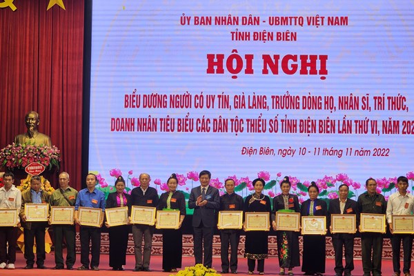 Điện Biên: Biểu dương, tôn vinh người có uy tín tiêu biểu các dân tộc thiểu số - Anh 1