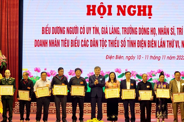 Điện Biên: Biểu dương, tôn vinh người có uy tín tiêu biểu các dân tộc thiểu số - Anh 2