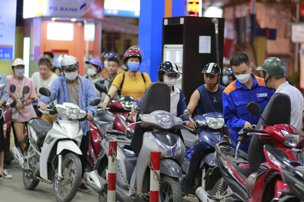 Thủ tướng chỉ đạo khắc phục tình trạng thiếu hụt xăng dầu cục bộ ngay từ ngày 12.11 - Anh 1