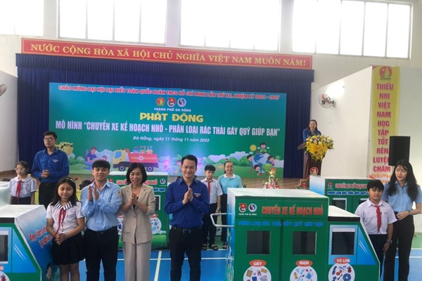 Đà Nẵng:  Học sinh tiểu học phân loại rác thải gây quỹ giúp bạn - Anh 3
