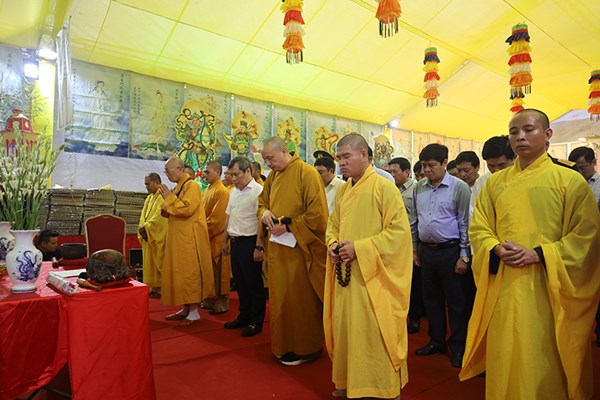 Lễ cầu siêu tại hang Tám Thanh niên xung phong và đường 20 Quyết Thắng - Anh 1
