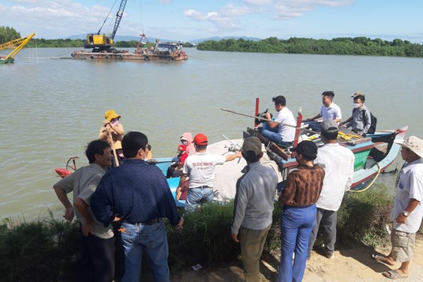 Nạo vét “trá hình”: Cư dân đầm Thị Nại lo ngại sập nhà, mất kế sinh nhai - Anh 4