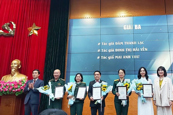 Thầy giáo ở Kiên Giang với mô hình hùng biện dưới cờ cho học sinh - Anh 2