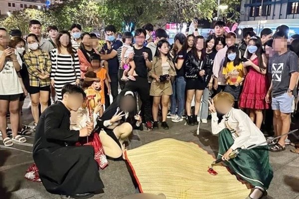 Ngăn chặn tình trạng lai căng văn hóa trong giới trẻ: Để không mang “di chứng” khi hội nhập - Anh 1