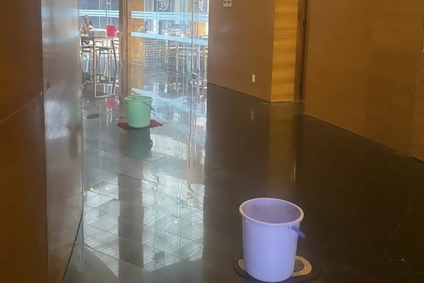 Kiểm tra, xử lý các điểm thấm dột tại Trung tâm Khám phá khoa học - Anh 2