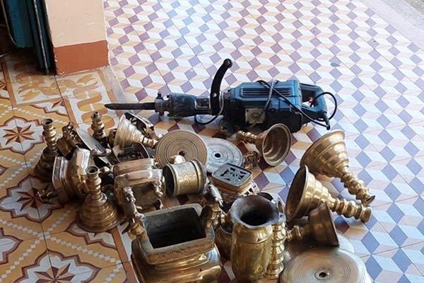 Bắt hai đối tượng trộm 3 bộ lư thờ tự bằng đồng - Anh 2