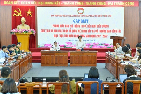 Biểu dương gần 300 Chủ tịch UB MTTQ Việt Nam cấp xã và Trưởng ban công tác Mặt trận tiêu biểu - Anh 1