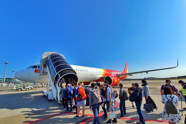 Đón mùa lễ hội cuối năm, Vietjet tặng ngay voucher đến 500.000 đồng cho tất cả khách hàng - Anh 1