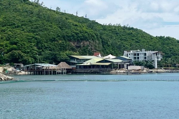 Lên kế hoạch cưỡng chế nhà hàng xây dựng lấn vịnh Nha Trang - Anh 1