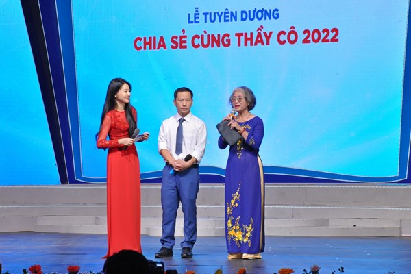 Cộng đồng cùng hướng về và chia sẻ với những gian khổ, hi sinh của các thầy cô - Anh 1