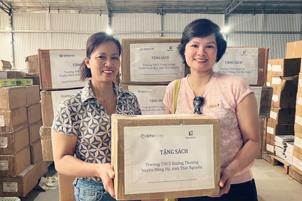 50 trường học và tổ chức nhận 10.000 cuốn sách tặng của Alpha Books và Trạm đọc - Anh 2
