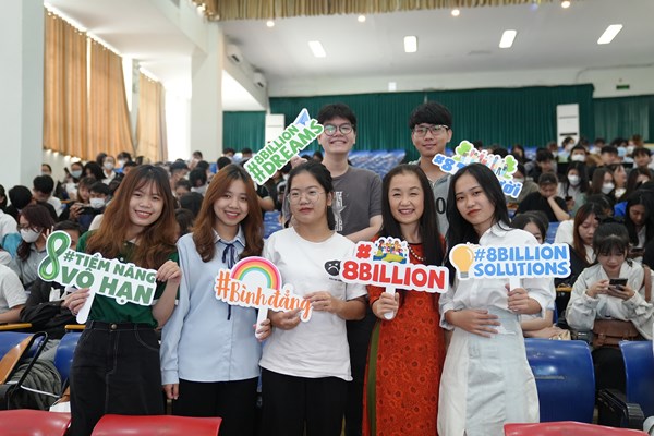 Sinh viên Đà Nẵng đối thoại với Quỹ dân số Liên Hợp Quốc tại VN - Anh 1