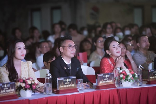 Hoa hậu Đỗ Mỹ Linh, NTK Vũ Thảo Giang làm giám khảo chung kết 