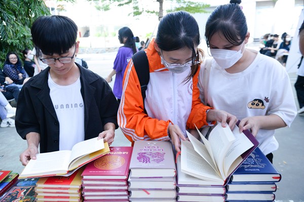 Ngày hội sách tại Trường Đại học Văn hóa Hà Nội - Anh 4